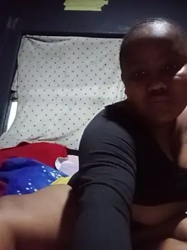 ChubbyMidgetxxx19 online show from May 23, 2026, 3:27 pm