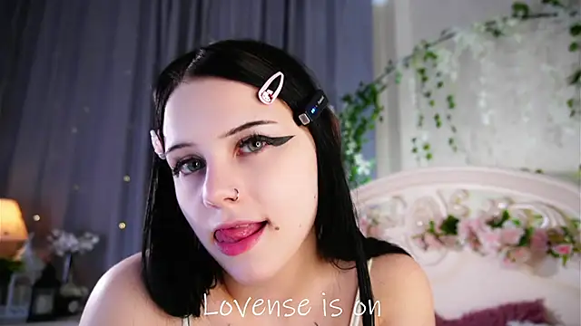 MelaineCore online show from May 28, 2026, 1:08 pm
