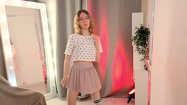MilanaRayy online show from May 26, 2026, 5:14 am