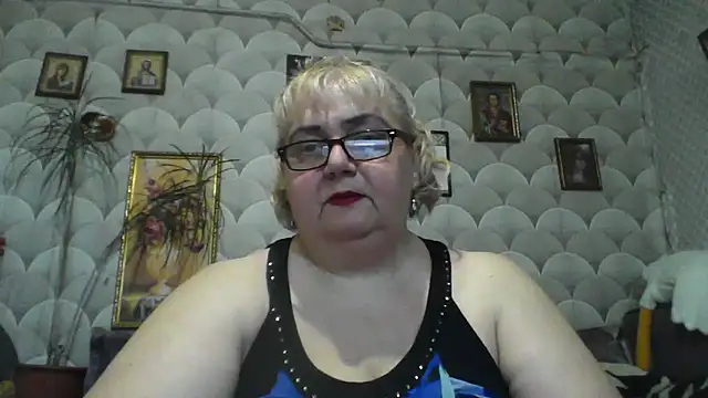 MarinaFarina53 online show from May 25, 2026, 6:52 am