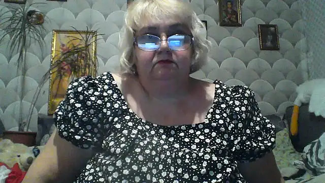 MarinaFarina53 online show from May 25, 2026, 6:58 pm