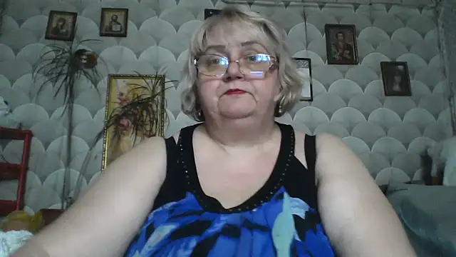 MarinaFarina53 online show from May 26, 2026, 1:18 pm