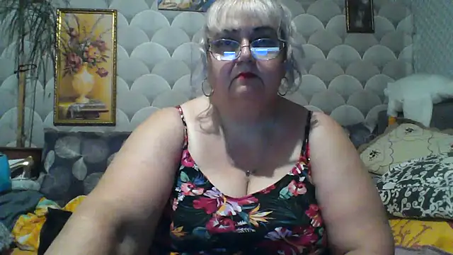 MarinaFarina53 online show from July 1, 2026, 6:18 pm
