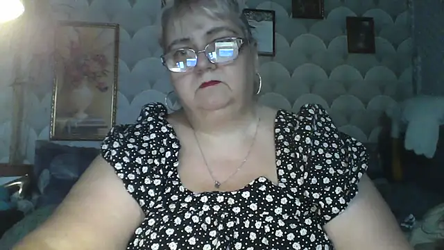 MarinaFarina53 online show from July 6, 2026, 5:04 am