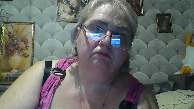 MarinaFarina53 online show from July 12, 2026, 7:38 pm
