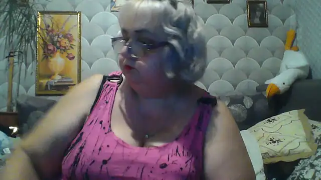 MarinaFarina53 online show from July 16, 2026, 6:03 pm
