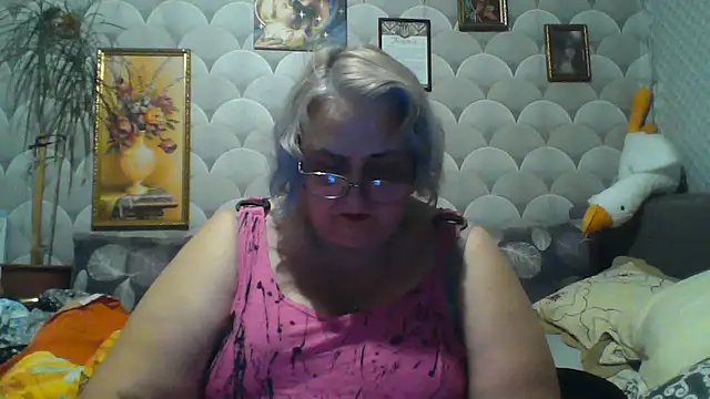 MarinaFarina53 online show from July 18, 2026, 6:23 pm