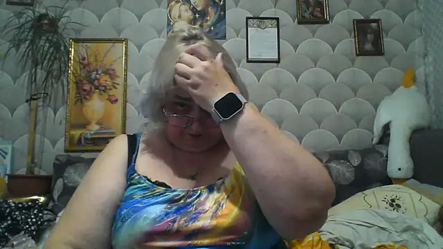 MarinaFarina53 online show from July 24, 2026, 6:39 pm