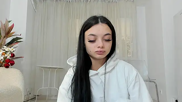 RachellRavee online show from May 10, 2026, 4:39 am