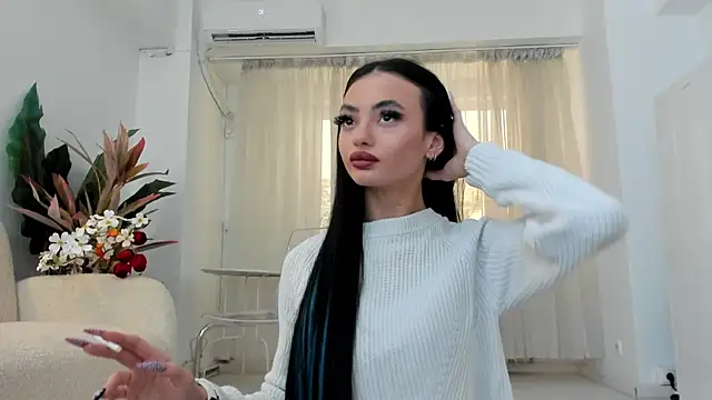 RachellRavee online show from May 16, 2026, 5:04 am