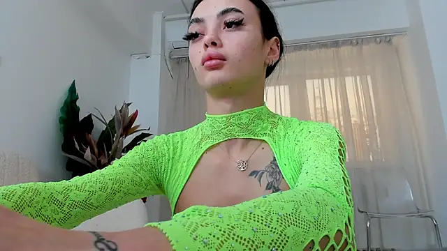 RachellRavee online show from May 24, 2026, 5:01 am