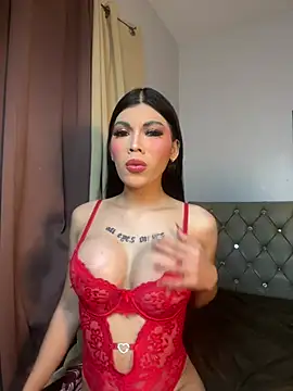 Snapshot of DanikaLovve chatting on July 14, 2026, 8:30 am DanikaLovve online show from July 14, 2026, 8:30 am