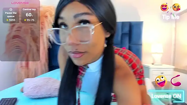 Erikaamore online show from July 28, 2026, 12:48 pm