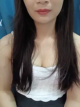 -Hena- online show from May 18, 2026, 5:02 am