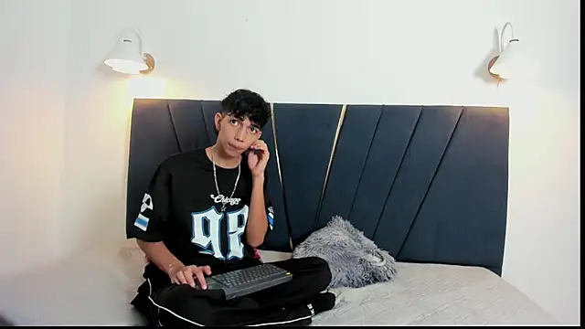 Snapshot of ero_boy40 chatting on May 17, 2026, 3:15 am ero boy40 online show from May 17, 2026, 3:15 am