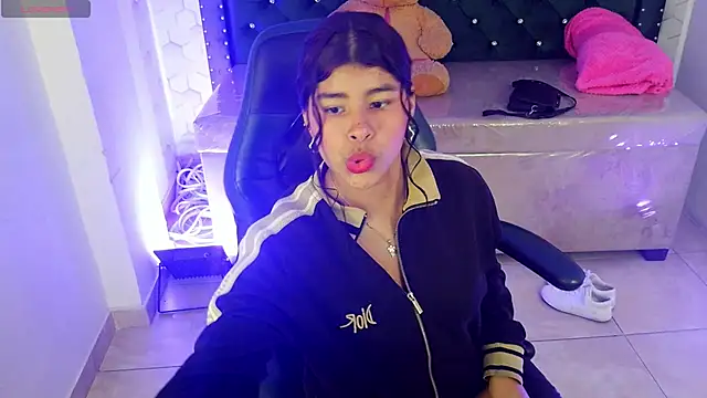 Mia kittie m online show from May 9, 2026, 8:47 pm