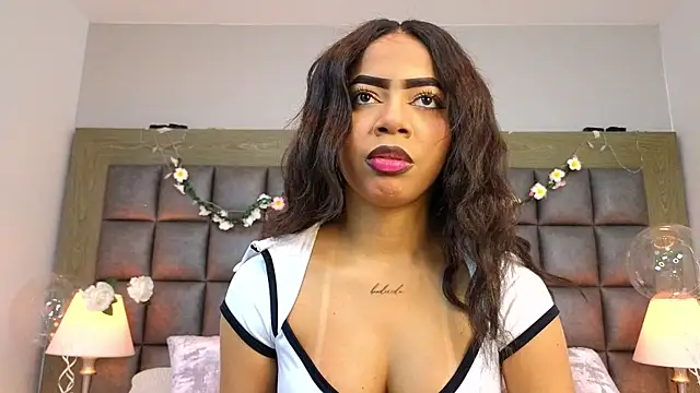 TyraKayne online show from July 18, 2026, 3:33 am