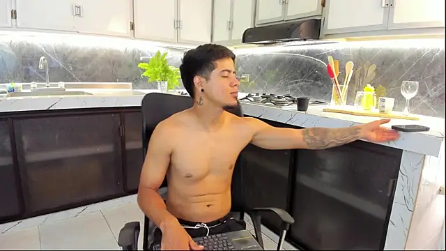 criss hardcock  online show from July 18, 2026, 1:48 pm