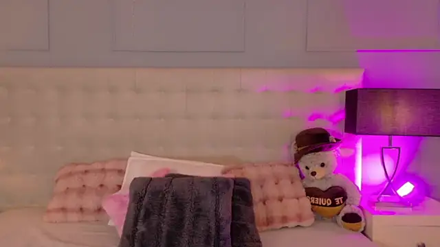 Snapshot of DulceeGarcia chatting on July 18, 2026, 4:27 am DulceeGarcia online show from July 18, 2026, 4:27 am