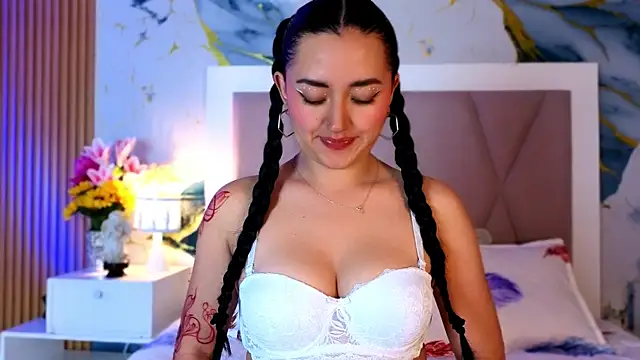Snapshot of MiiaRousse_ chatting on July 17, 2026, 8:24 pm MiiaRousse online show from July 17, 2026, 8:24 pm