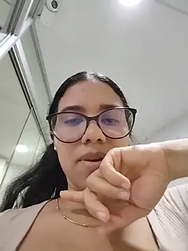 Snapshot of alanahot94 chatting on June 7, 2026, 12:37 am alanahot94 online show from June 7, 2026, 12:37 am