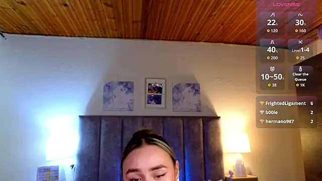 Victoria Hils online show from July 14, 2026, 2:05 am