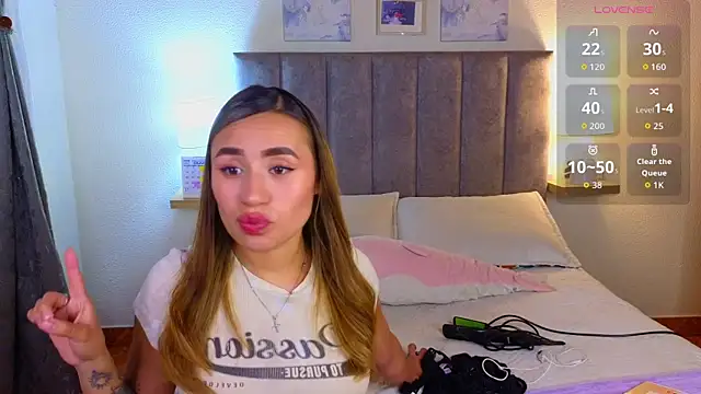Victoria Hils online show from July 19, 2026, 10:02 pm