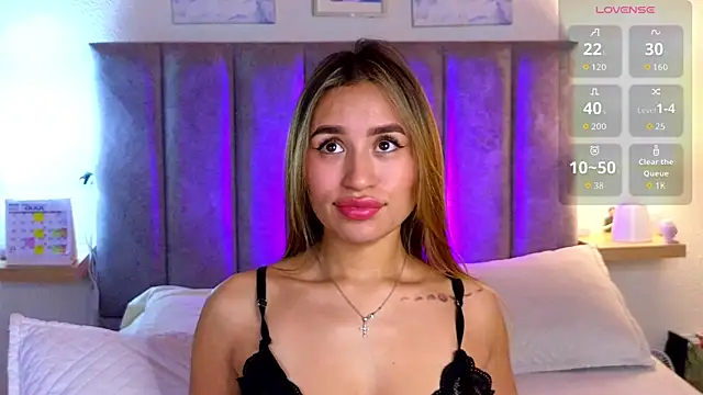 Victoria Hils online show from July 31, 2026, 11:04 pm