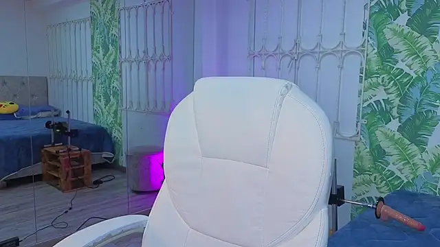 baby julieta00 online show from May 19, 2026, 4:41 am