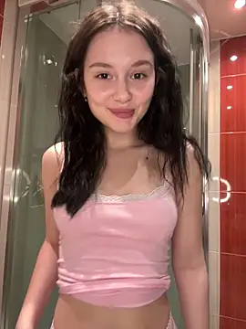 Snapshot of EvaHearts chatting on May 16, 2026, 11:14 pm EvaHearts online show from May 16, 2026, 11:14 pm