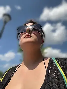 Snapshot of Hazel_Haze chatting on July 2, 2026, 8:15 pm Hazel Haze online show from July 2, 2026, 8:15 pm