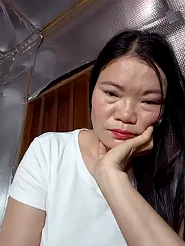 Snapshot of -Trici- chatting on May 15, 2026, 7:32 pm -Trici- online show from May 15, 2026, 7:32 pm