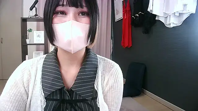 Snapshot of miachan_ chatting on June 19, 2026, 8:29 am miachan online show from June 19, 2026, 8:29 am