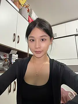 cuteluky18 online show from May 23, 2026, 1:37 pm