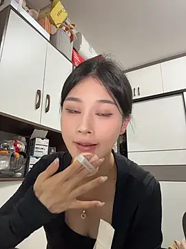 cuteluky18 online show from May 30, 2026, 1:52 pm