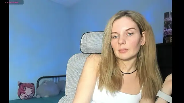 KiraSigmaMeow online show from May 15, 2026, 2:13 pm