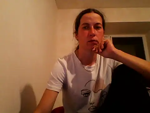 Snapshot of DanicaFey chatting on May 17, 2026, 6:37 pm DanicaFey online show from May 17, 2026, 6:37 pm