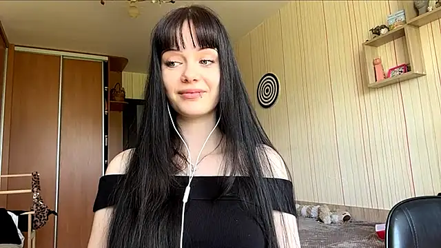 CharmaineElles online show from May 28, 2026, 2:47 pm