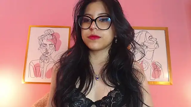 Snapshot of RoxxyMoon chatting on May 12, 2026, 12:46 pm RoxxyMoon online show from May 12, 2026, 12:46 pm