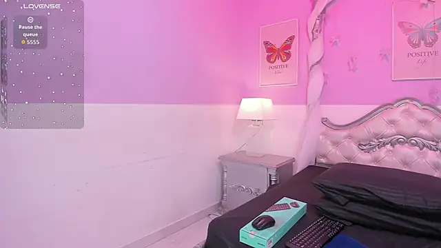TaniaPierce online show from July 11, 2026, 12:19 pm