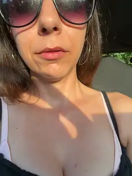 Snapshot of GirlNextDoorBianca chatting on July 14, 2026, 6:57 pm GirlNextDoorBianca online show from July 14, 2026, 6:57 pm