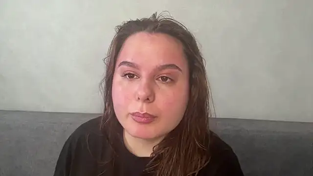 MaiaEnnist online show from May 27, 2026, 6:54 am