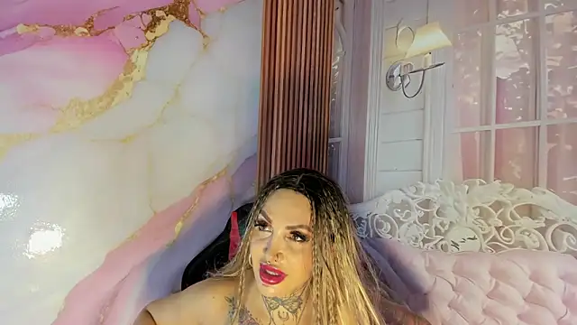 LaylaWatsson online show from May 22, 2026, 2:40 am