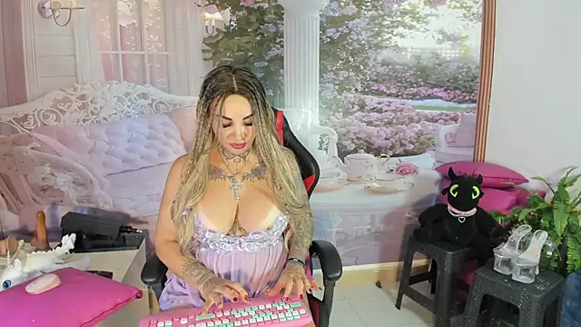 LaylaWatsson online show from May 24, 2026, 8:58 pm