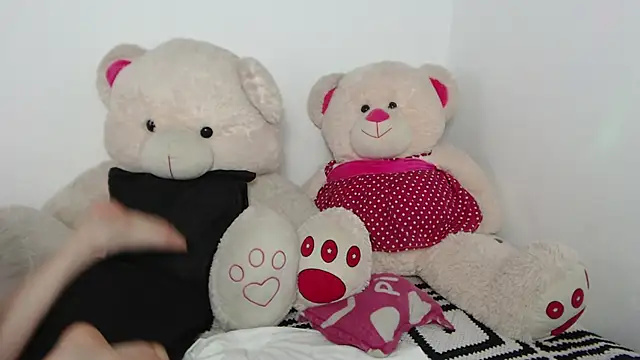 Natalia Dahlia online show from May 17, 2026, 7:32 pm