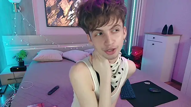 Bimbo boy  online show from May 20, 2026, 2:12 pm