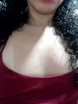 venuseyes25 online show from July 18, 2026, 9:40 pm