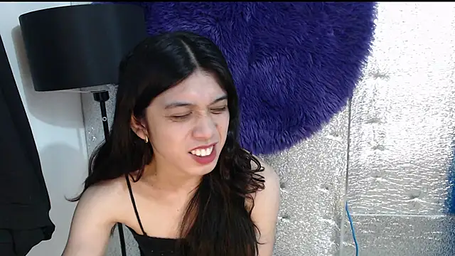 RoseAmarie online show from May 18, 2026, 4:46 pm