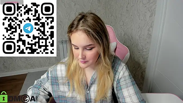 Snapshot of Stacey_Dawson chatting on May 27, 2026, 9:17 am Stacey Dawson online show from May 27, 2026, 9:17 am