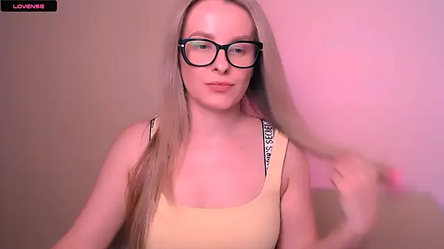 Snapshot of MariaTess_ chatting on May 10, 2026, 5:29 pm MariaTess online show from May 10, 2026, 5:29 pm